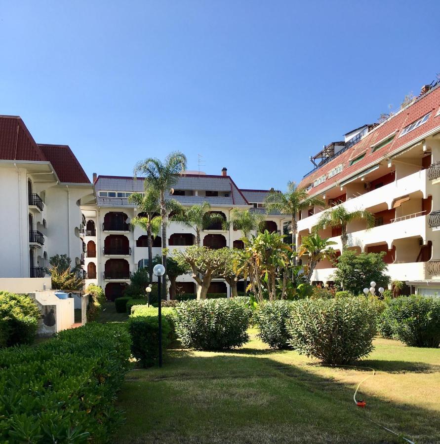 Baia Degli Dei - Living La Nike Apartment Giardini Naxos Exterior photo